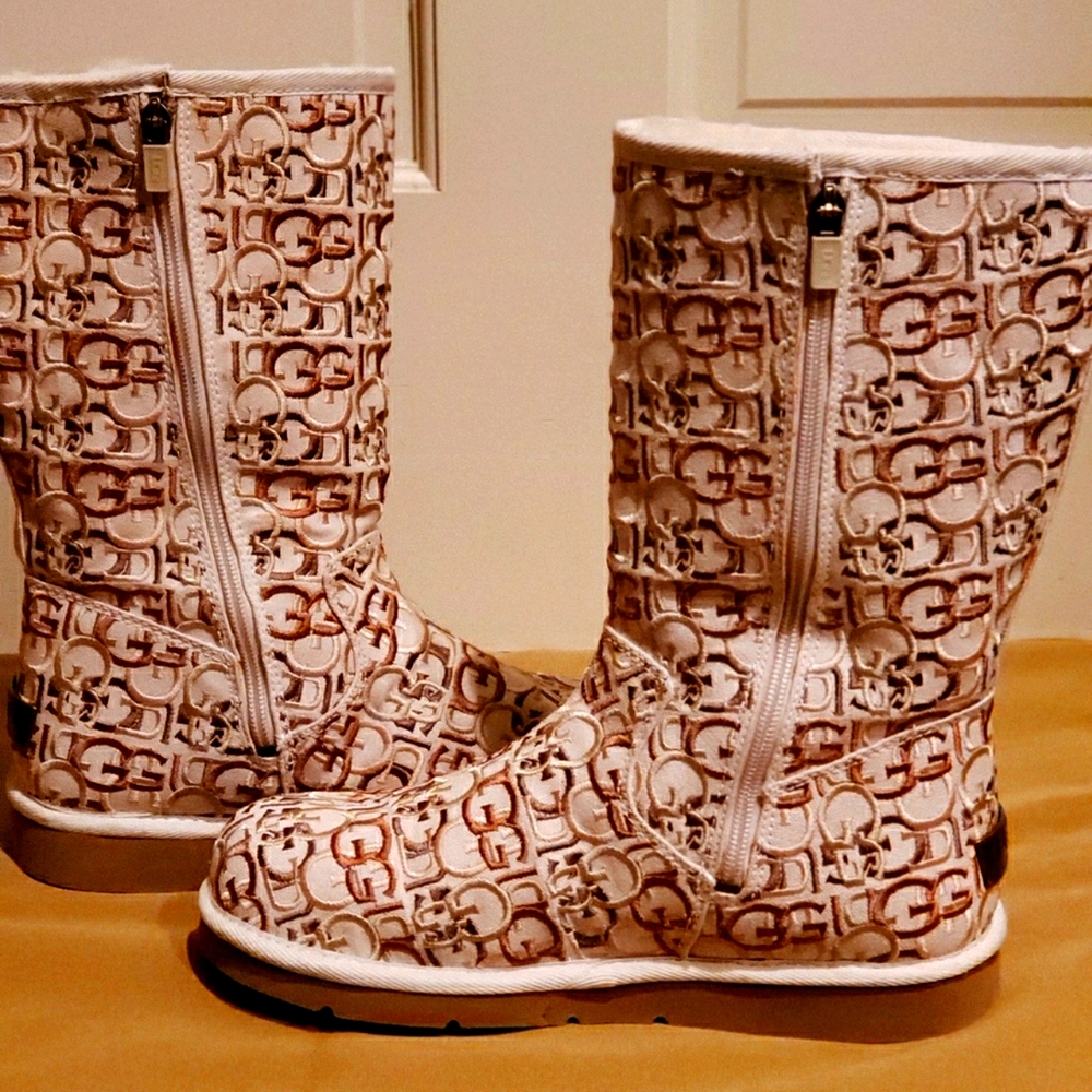 ***SOLD*** NEW UGG Boots - **Special Edition** ❤ - Picture 1 of 6